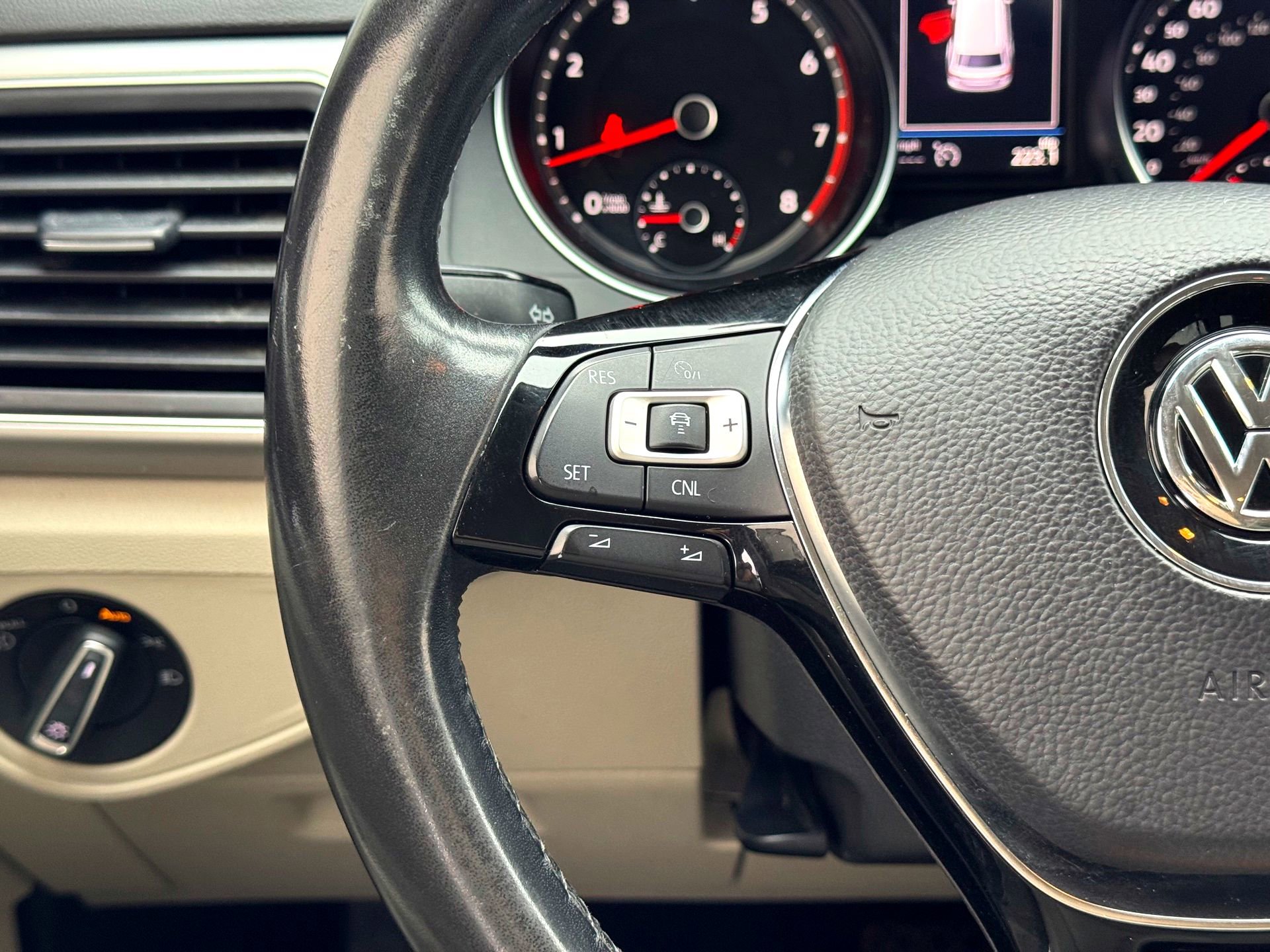 Used 2018 Volkswagen Atlas SE FWD image 22