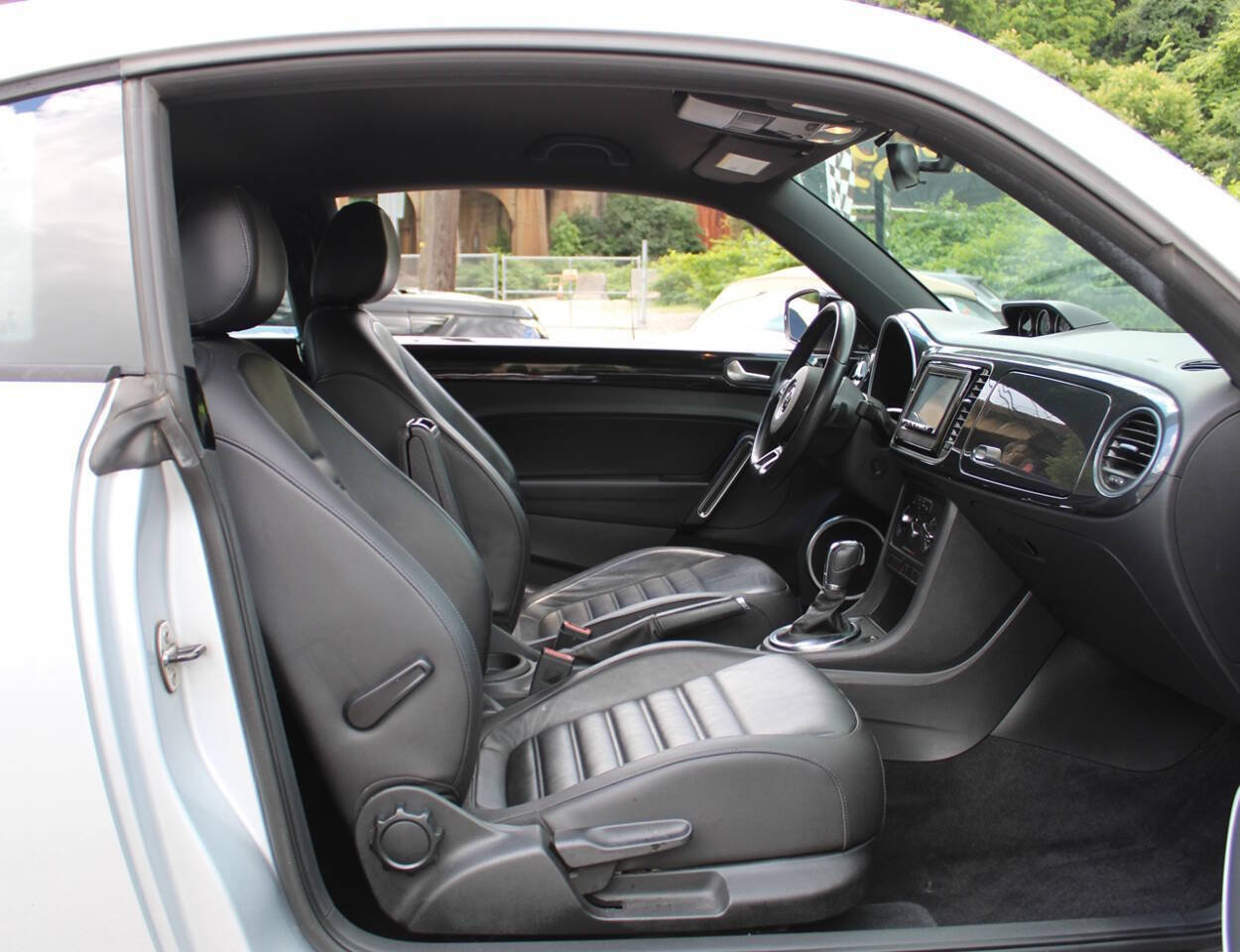 Used 2012 Volkswagen Beetle 2.0T FWD image 36