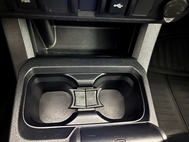 Used 2020 Toyota Tacoma SR5 w/ SR5 Appearance Package (SM) RWD image 23