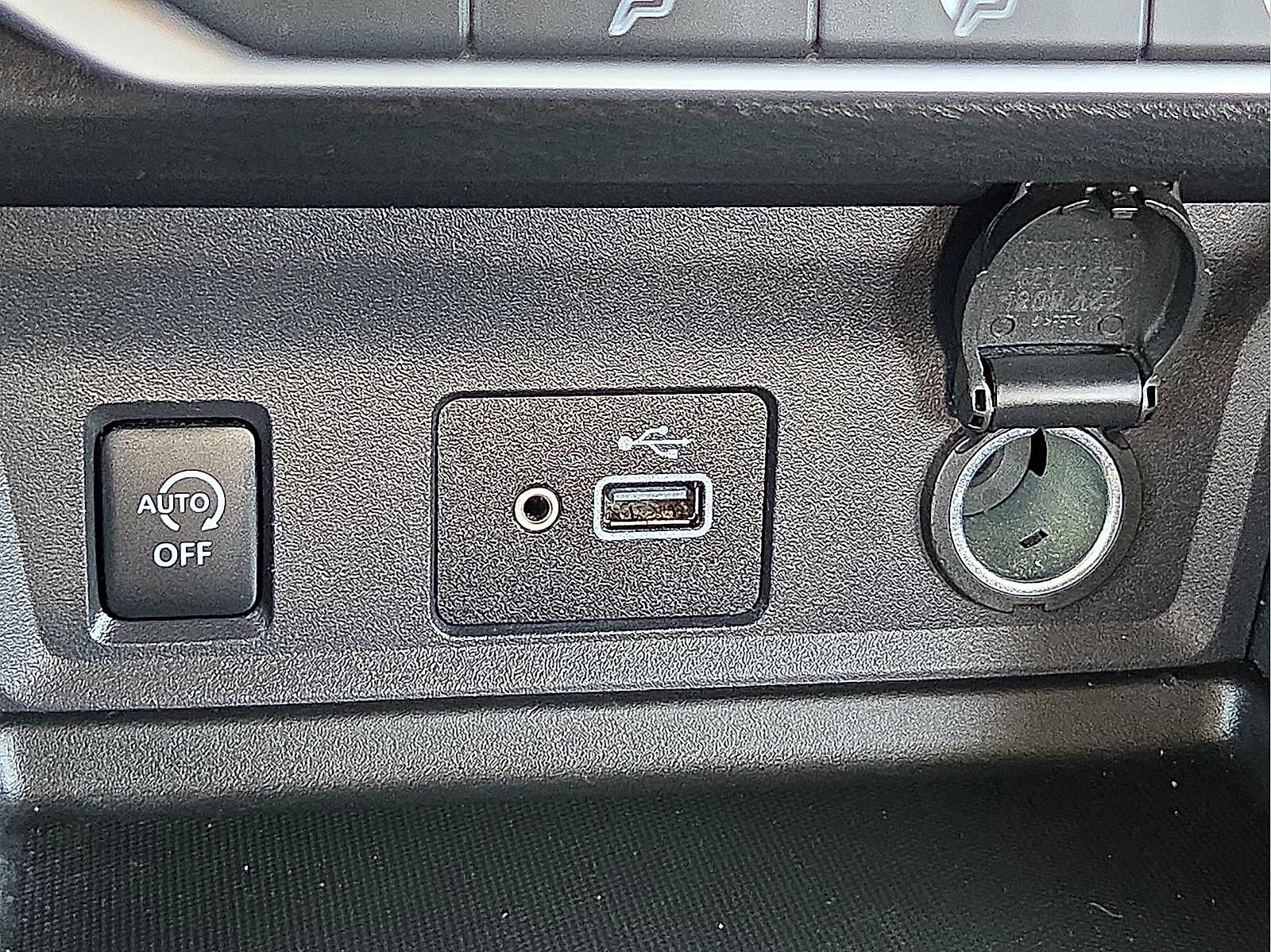 Used 2025 Nissan Sentra S image 17