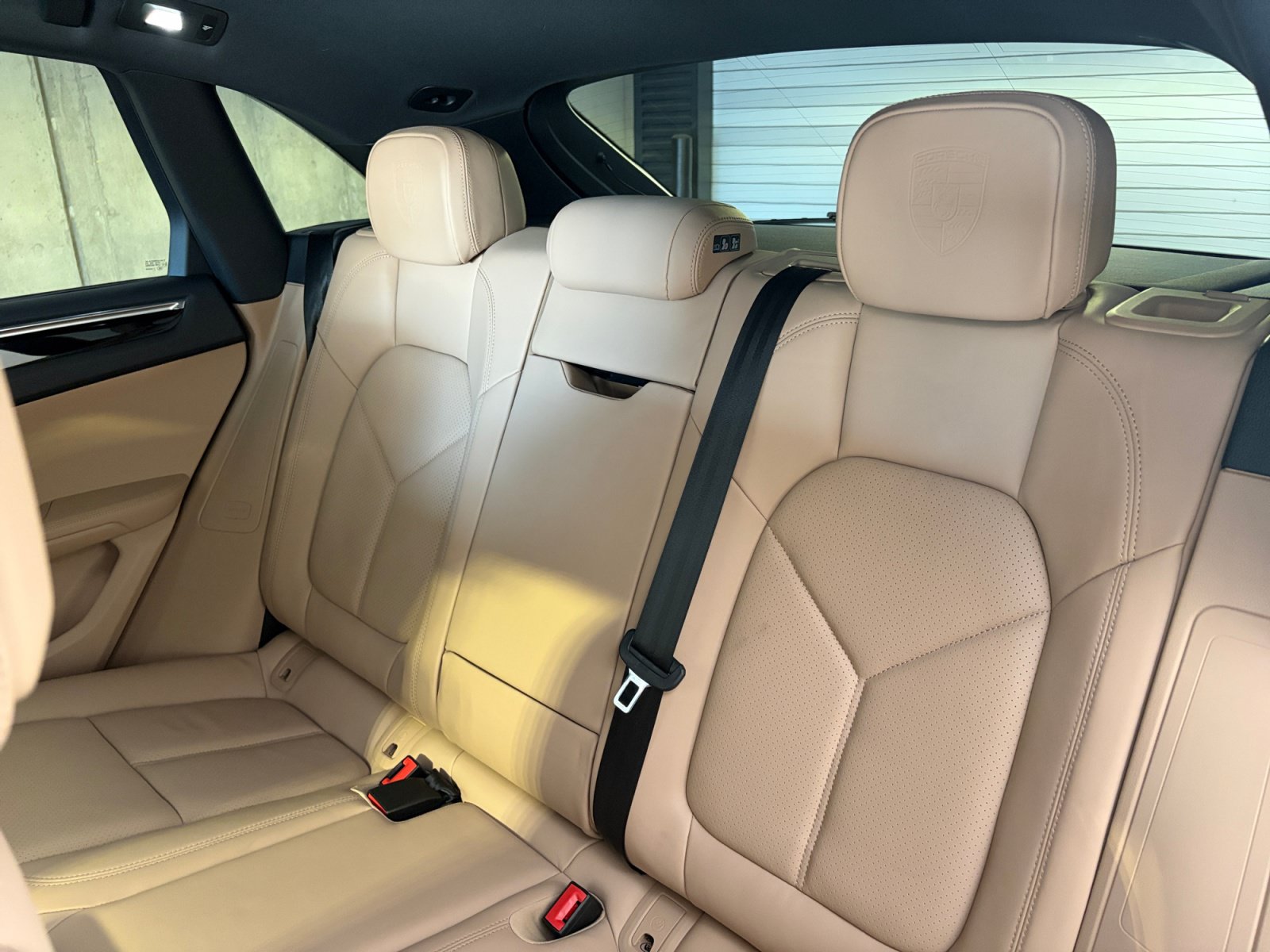 Certified 2026 Porsche Macan AWD/4WD image 33
