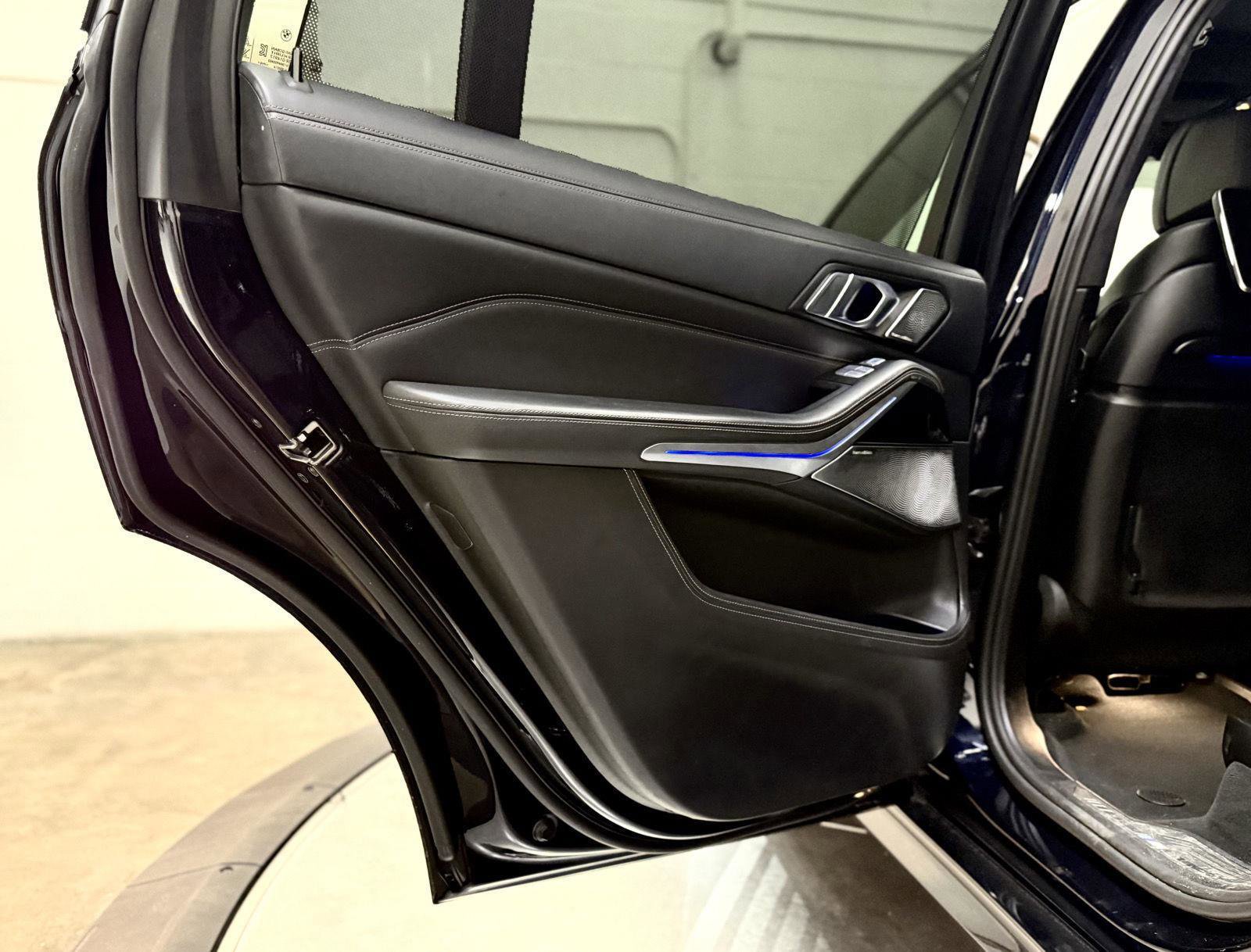 Used 2020 BMW X7 M50i w/ Dynamic Handling Package image 15