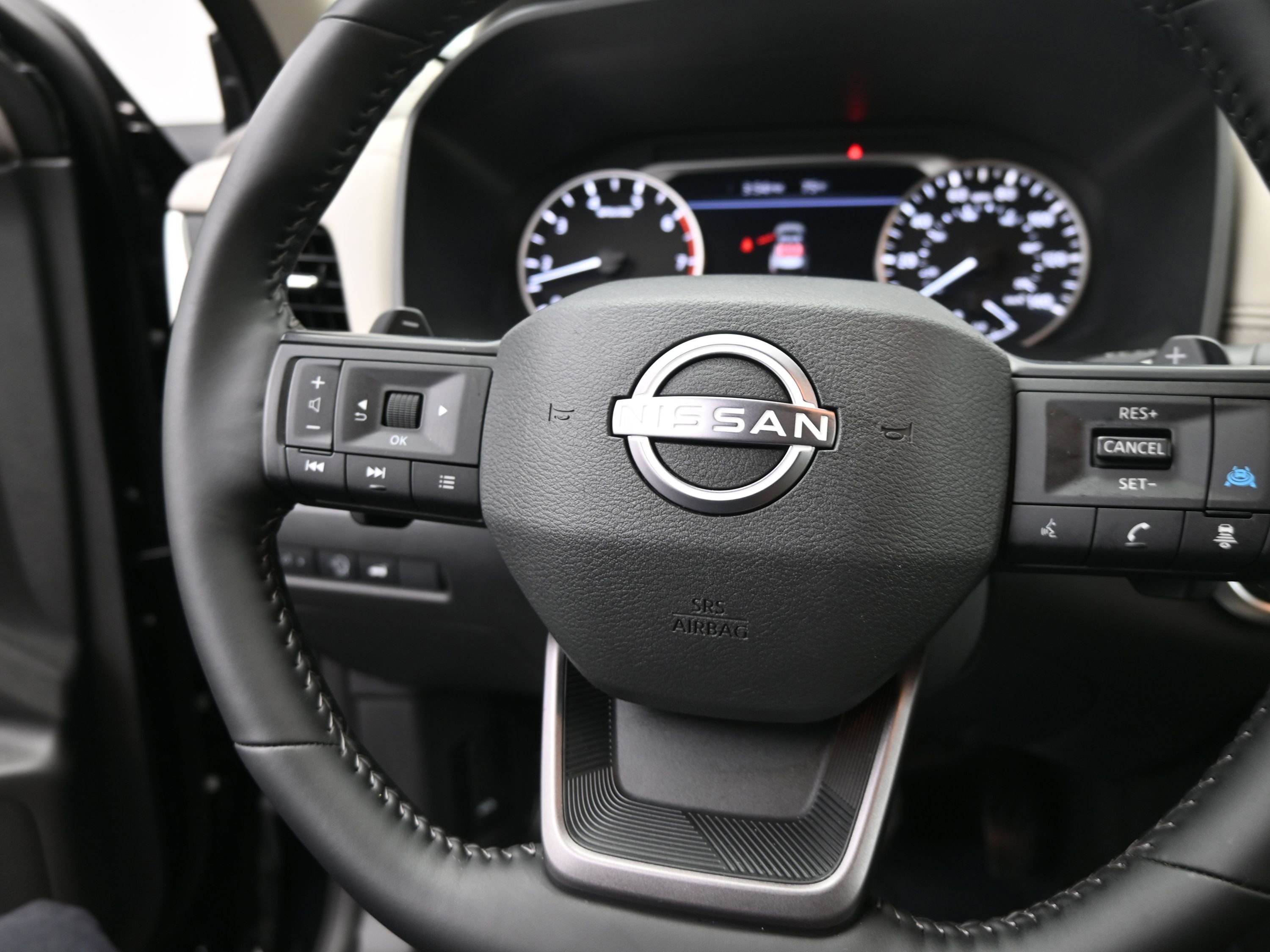 Used 2025 Nissan Rogue SV image 22