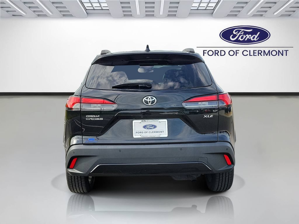 Used 2023 Toyota Corolla Cross XLE w/ Convenience Package FWD image 4