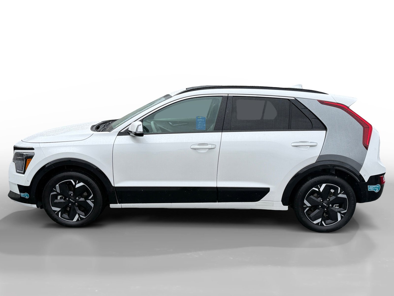 Used 2023 Kia Niro Wave FWD image 2