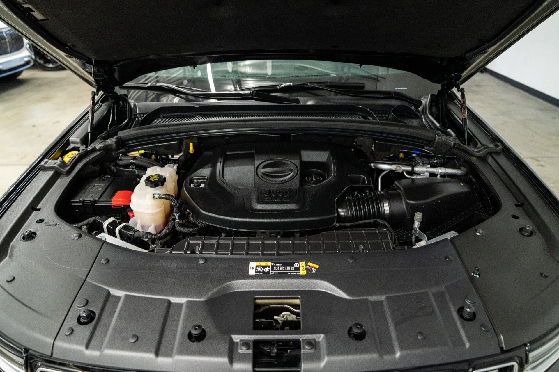 Used 2023 Jeep Grand Cherokee Summit AWD/4WD image 11