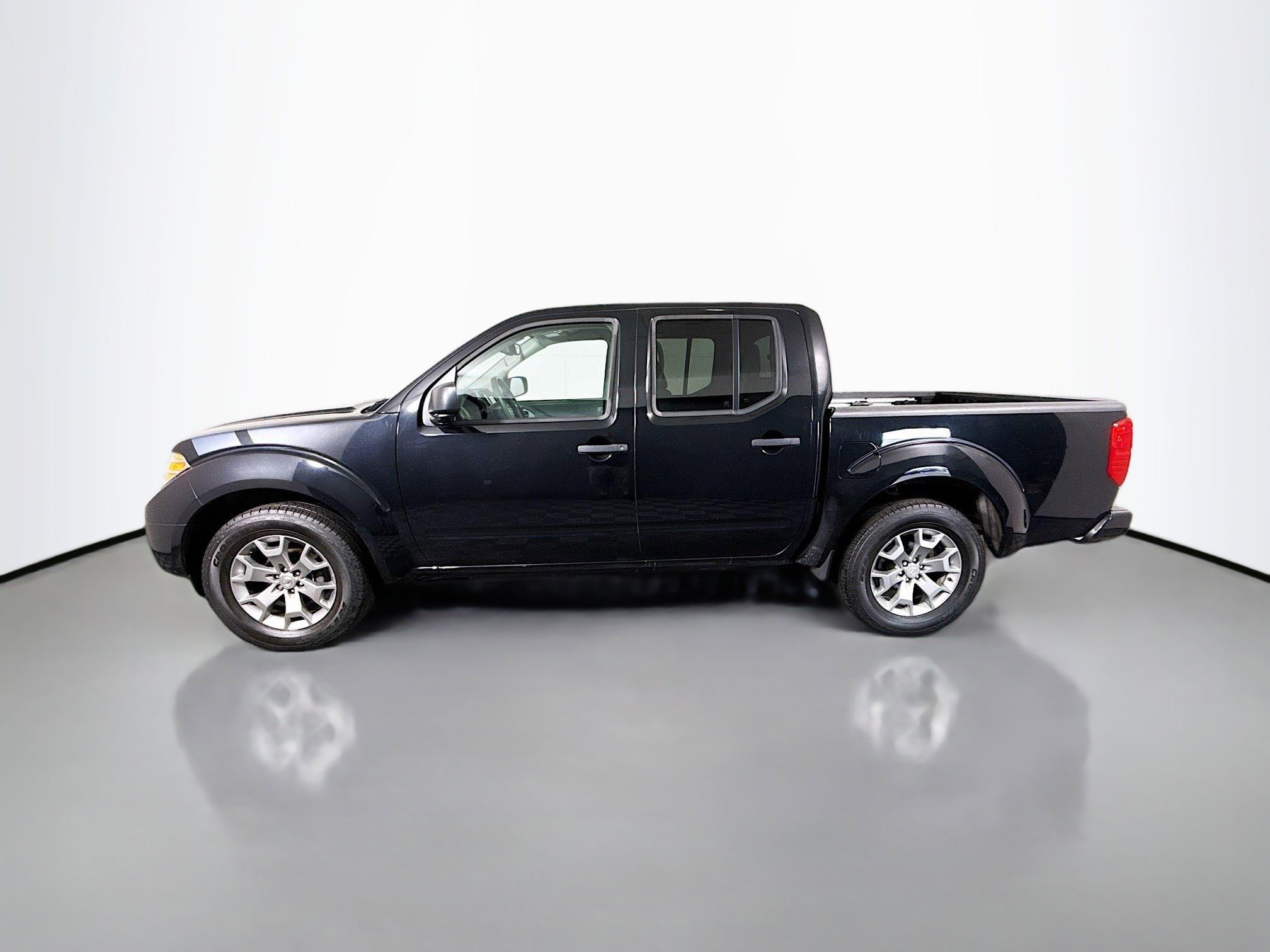 Used 2020 Nissan Frontier SV image 6