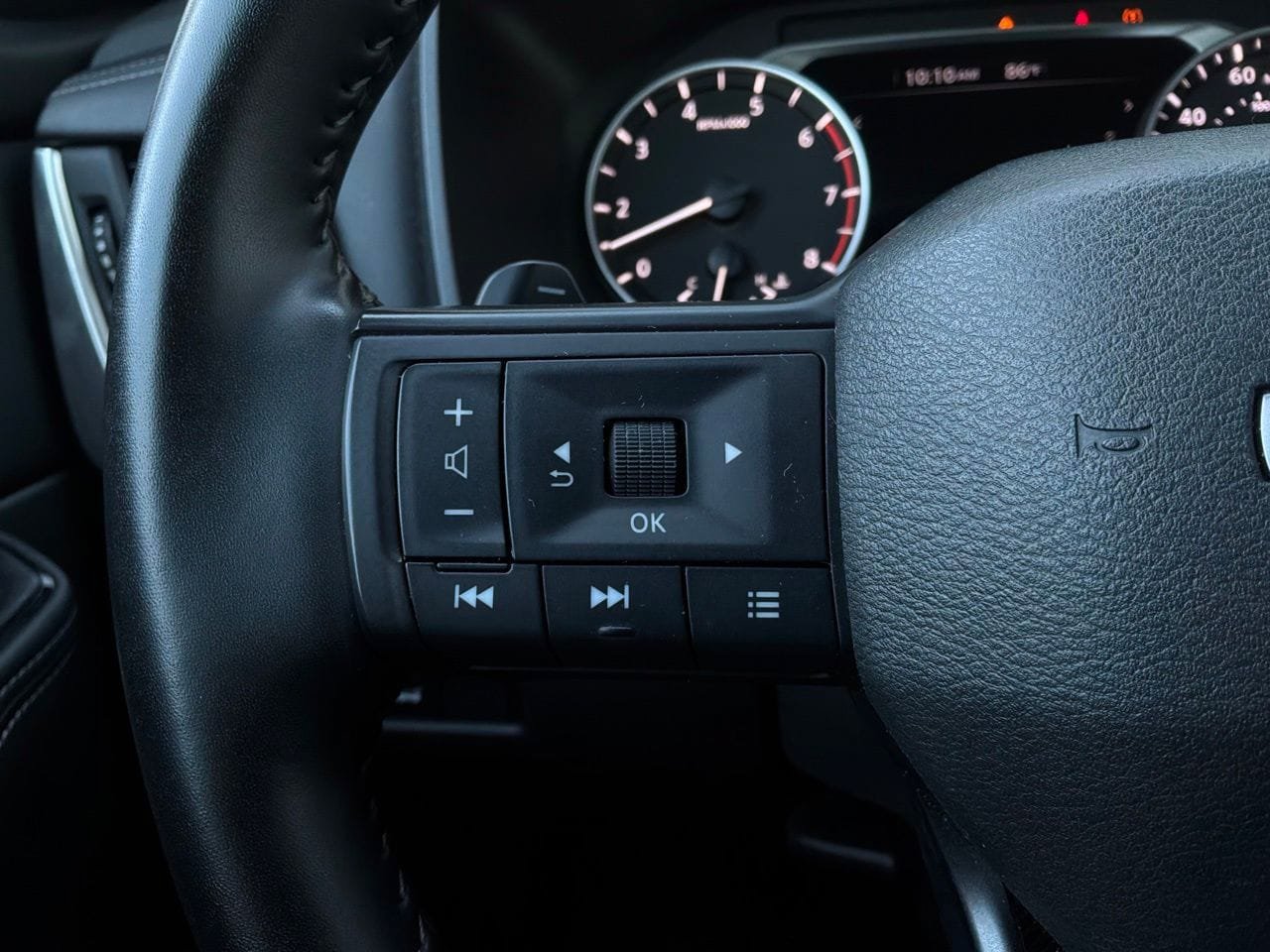 Used 2025 Nissan Rogue SV FWD image 33