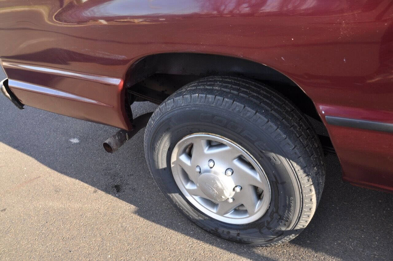 Used 2005 Ford E-350 and Econoline 350 XL image 25