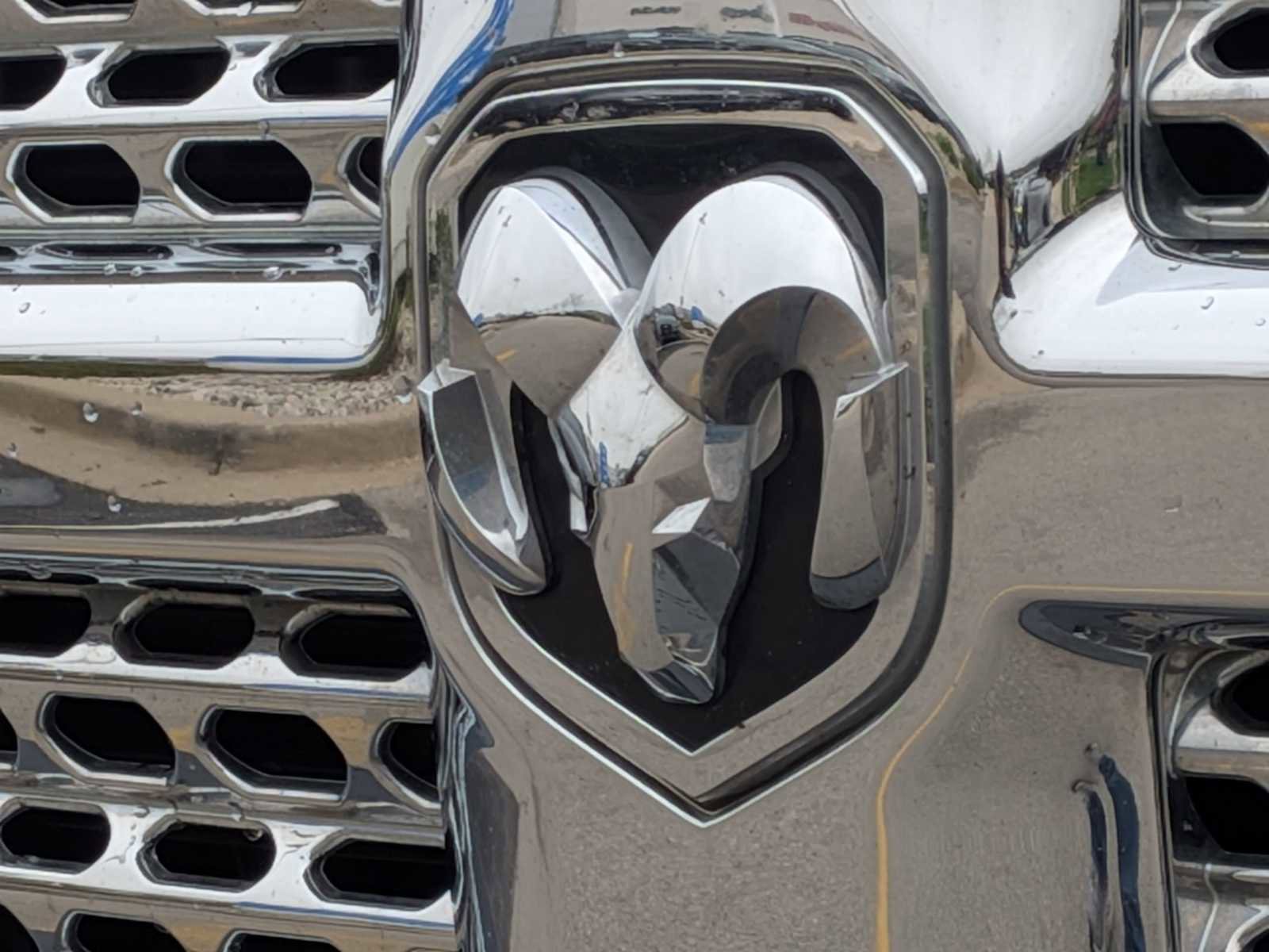 Used 2016 RAM 1500 Laramie w/ Convenience Group AWD/4WD image 13