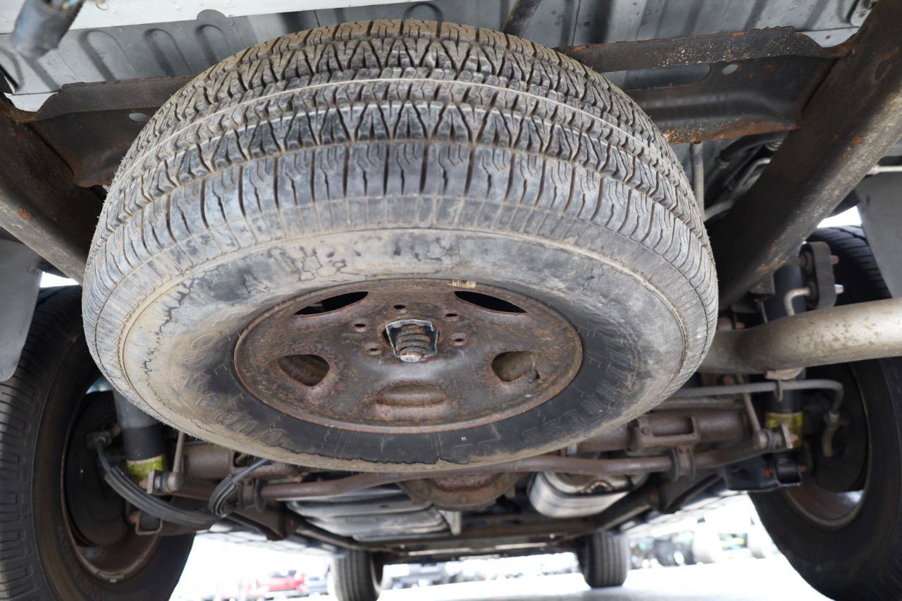 Used 2005 Chevrolet Suburban LT w/ Preferred Equipment Group RWD image 19