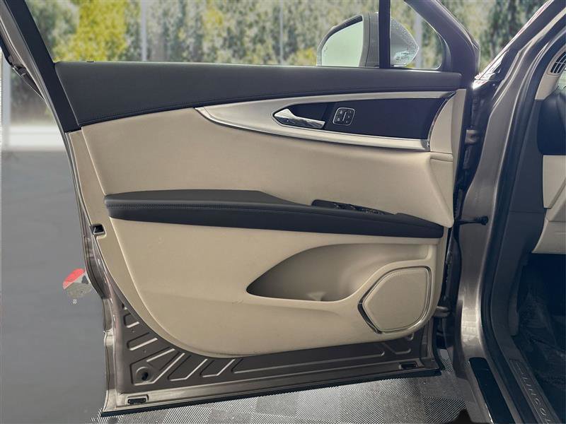 Used 2019 Lincoln Nautilus Premier image 18