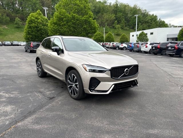 Used 2024 Volvo XC60 B5 Plus w/ Protection Package Premier AWD/4WD image 4