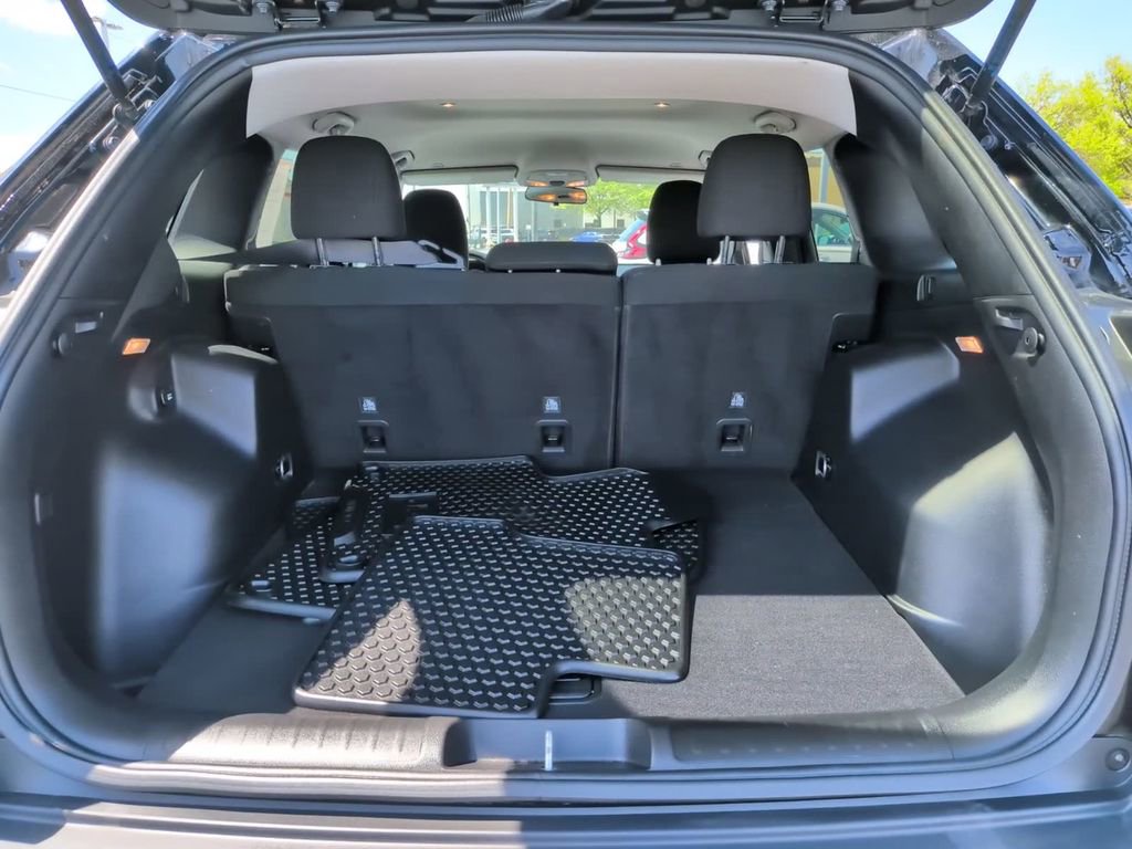 Used 2019 Jeep Cherokee Latitude w/ Cold Weather Group AWD/4WD image 17