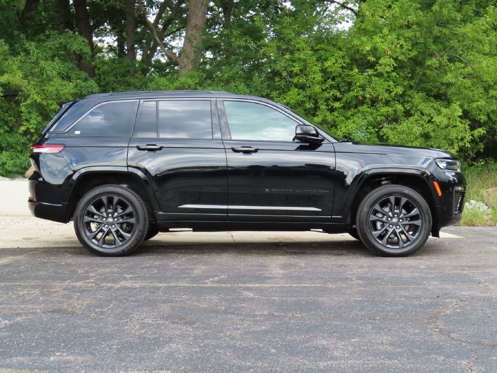 Certified 2026 Jeep Grand Cherokee Limited AWD/4WD image 2