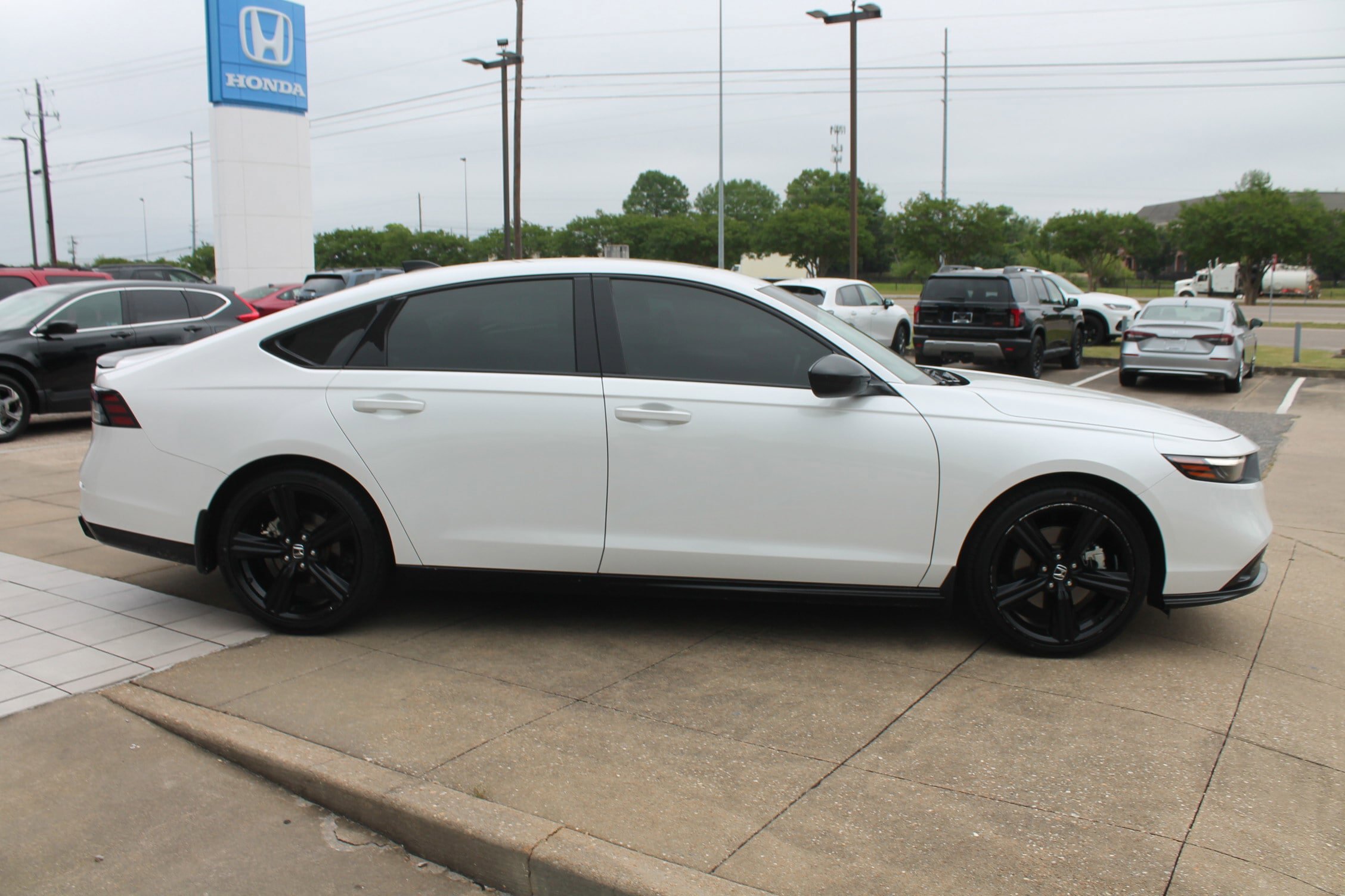 Used 2023 Honda Accord Sport image 3