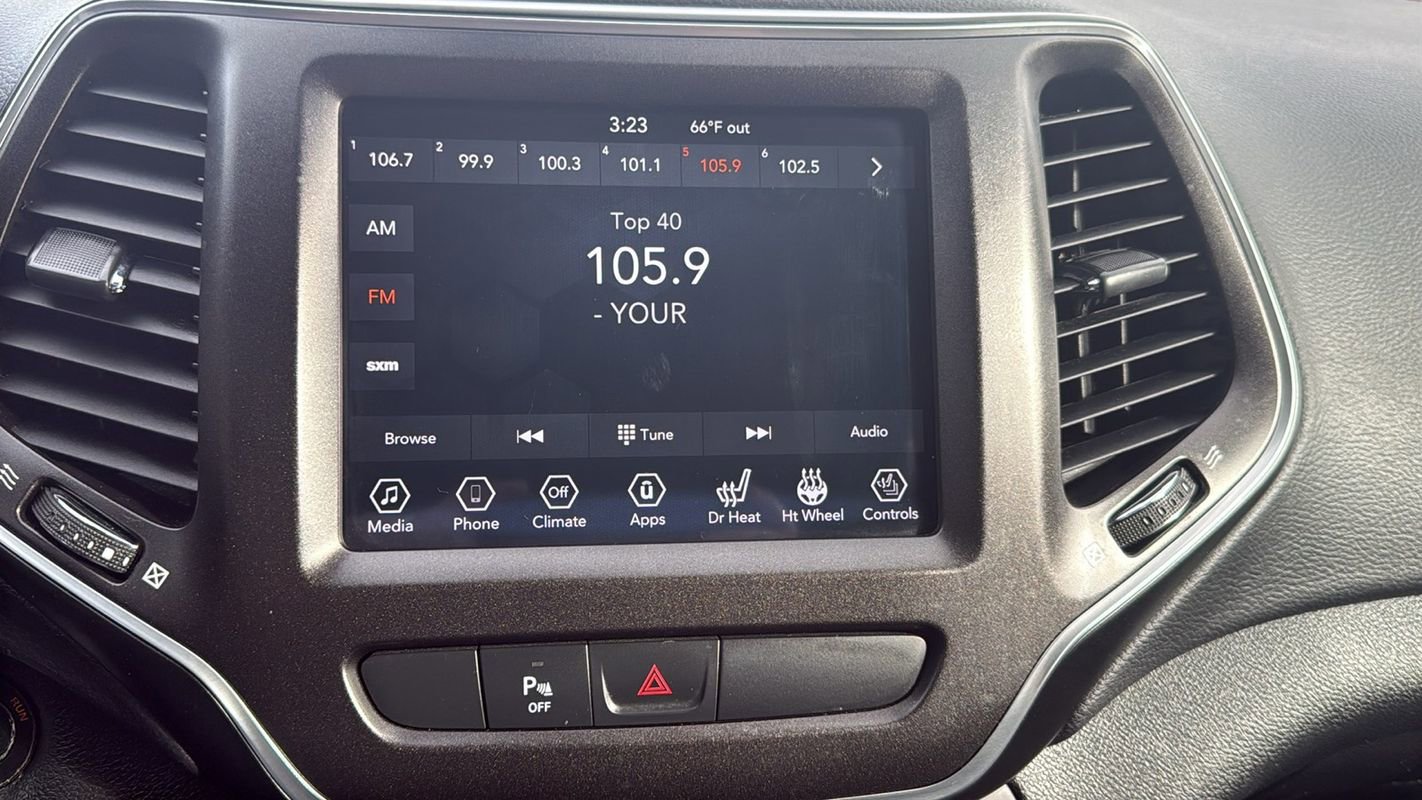 Used 2019 Jeep Cherokee Trailhawk w/ Cold Weather Group image 22