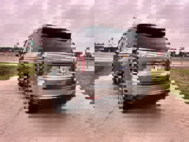 Used 2023 Chevrolet Tahoe LT w/ Luxury Package AWD/4WD image 5