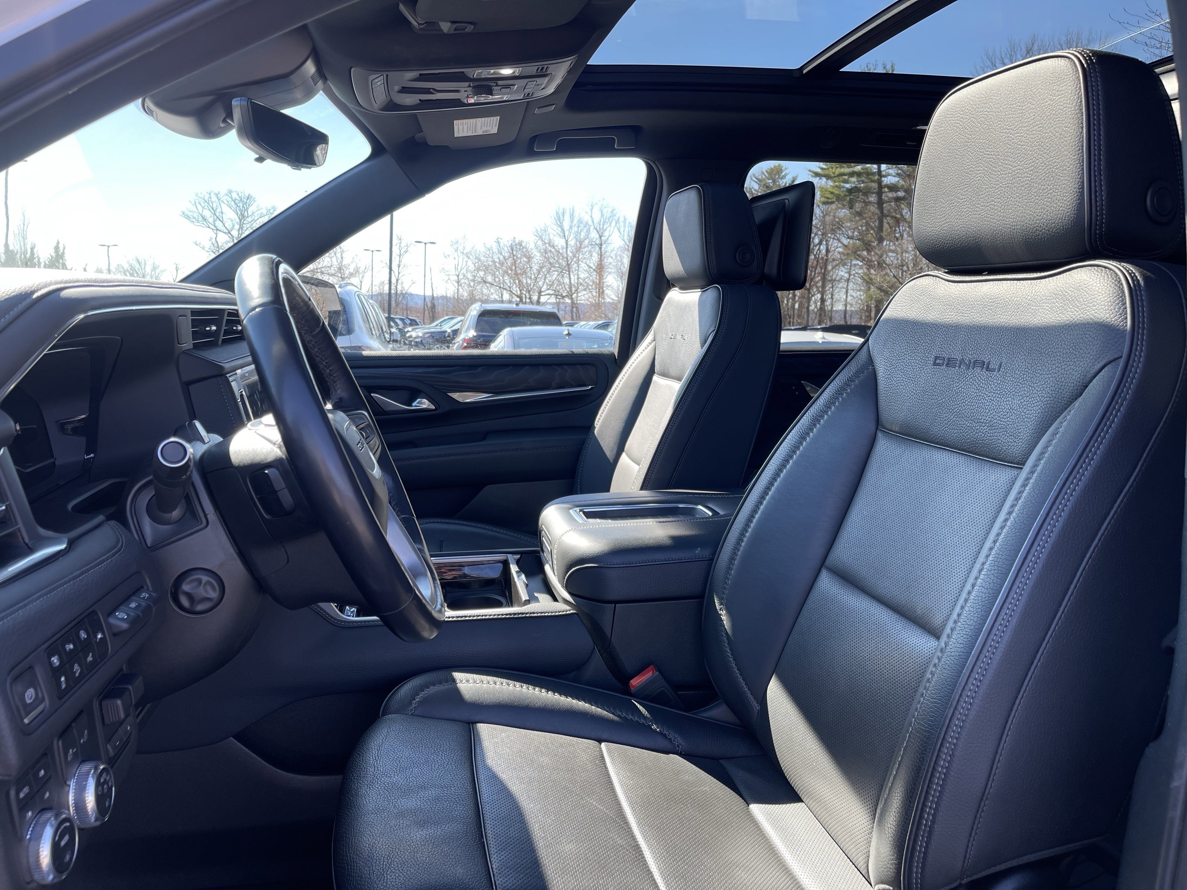 Used 2023 GMC Yukon XL Denali w/ Denali Reserve Package image 14