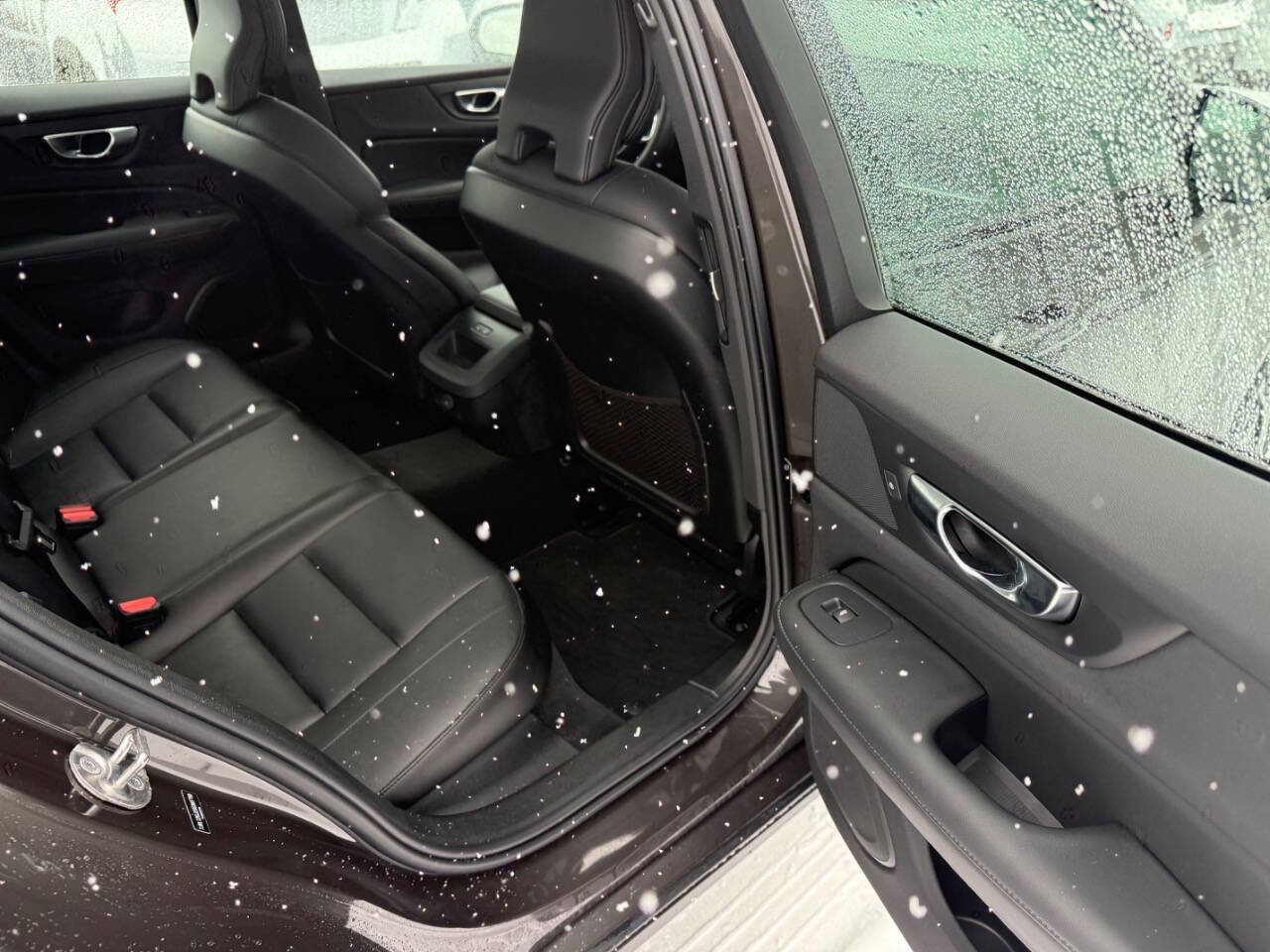 Used 2025 Volvo S60 B5 Core image 9