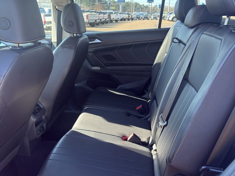 Used 2024 Volkswagen Tiguan SE image 18