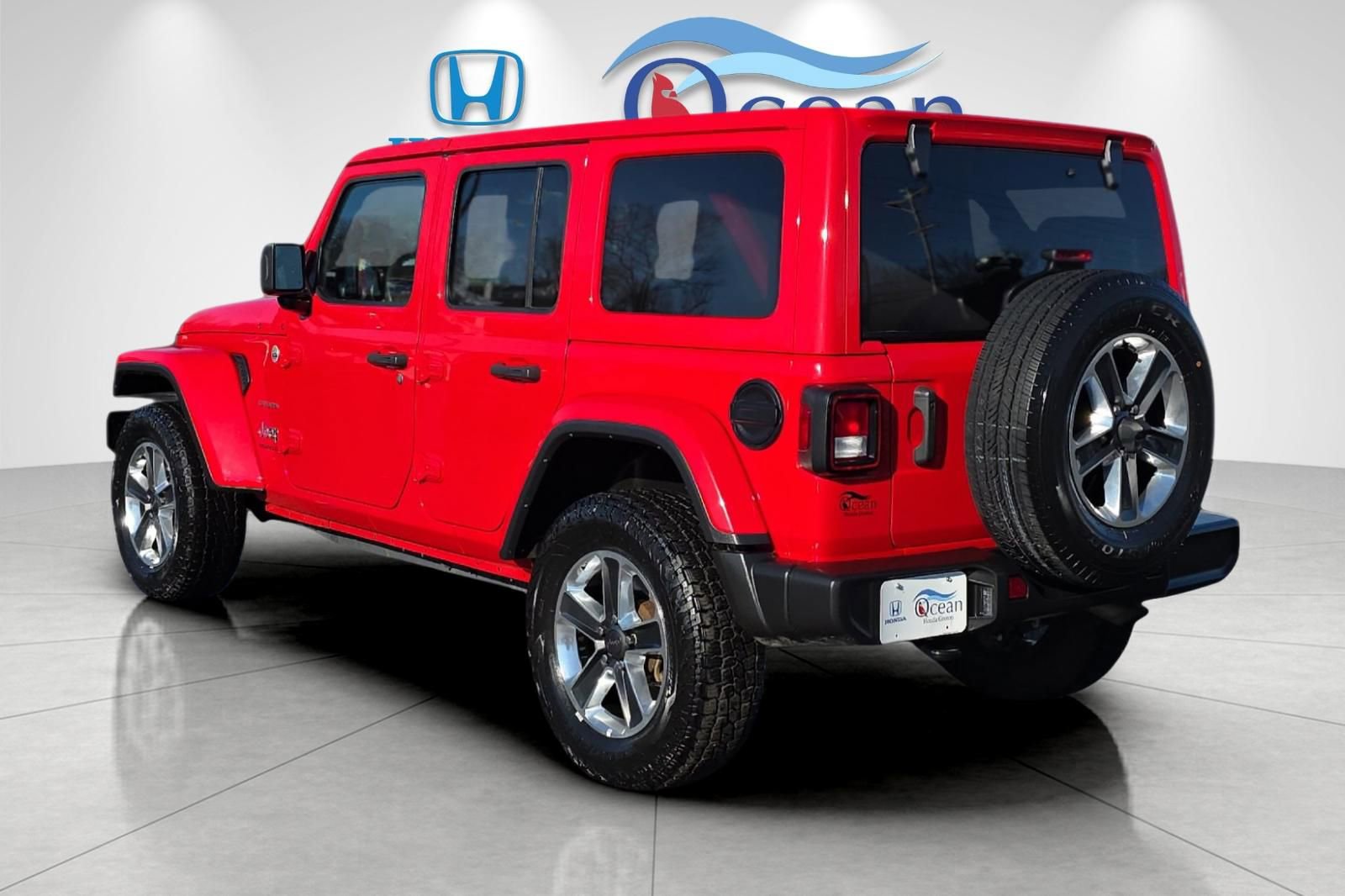 Used 2023 Jeep Wrangler Sahara image 7