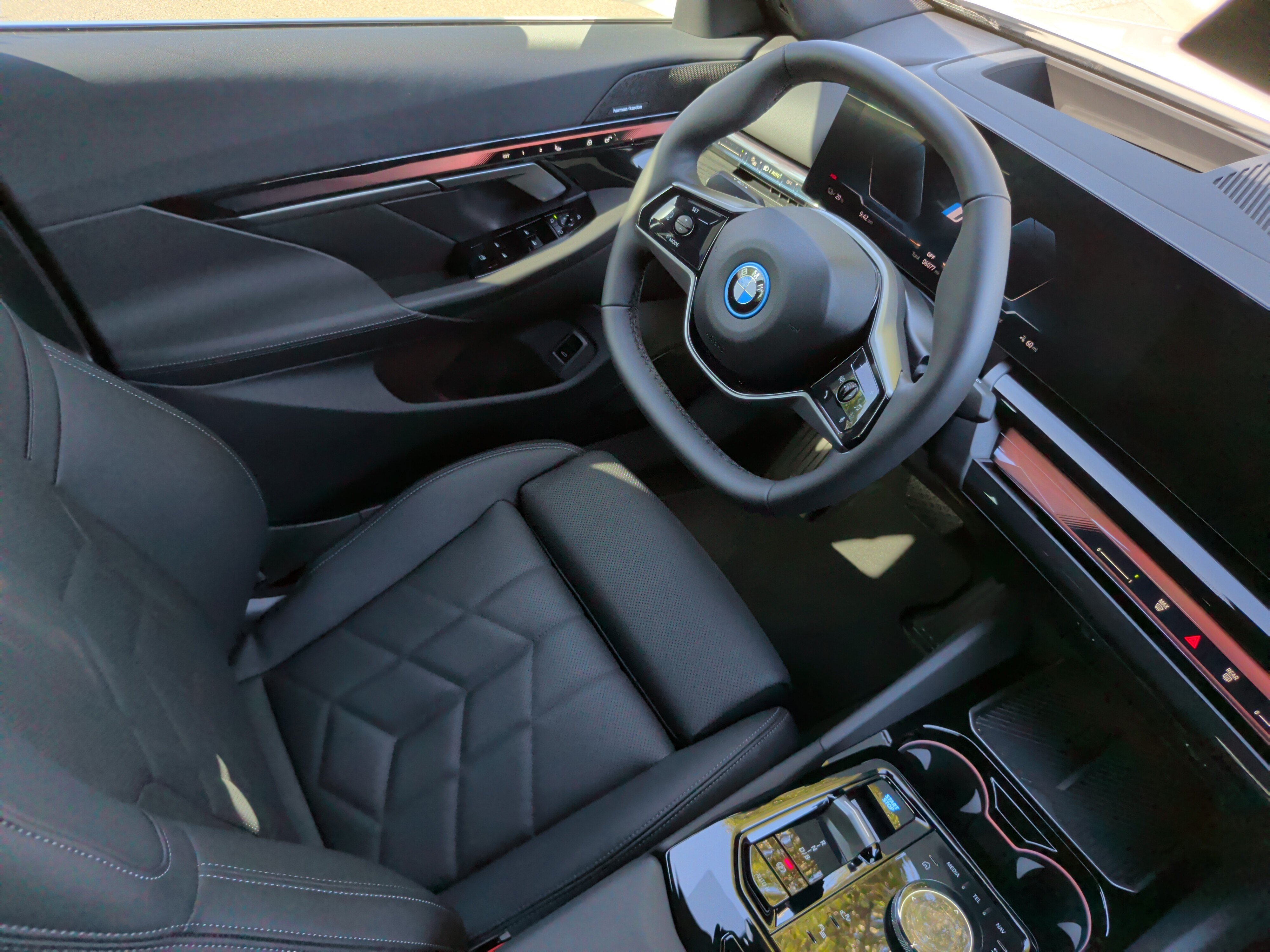 Certified 2026 BMW i5 eDrive40 w/ Premium Package RWD image 36