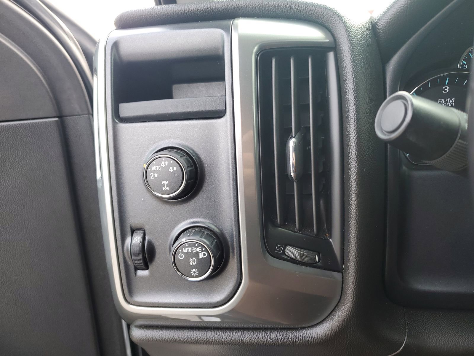 Used 2014 Chevrolet Silverado 1500 LT w/ LT Convenience Package image 24