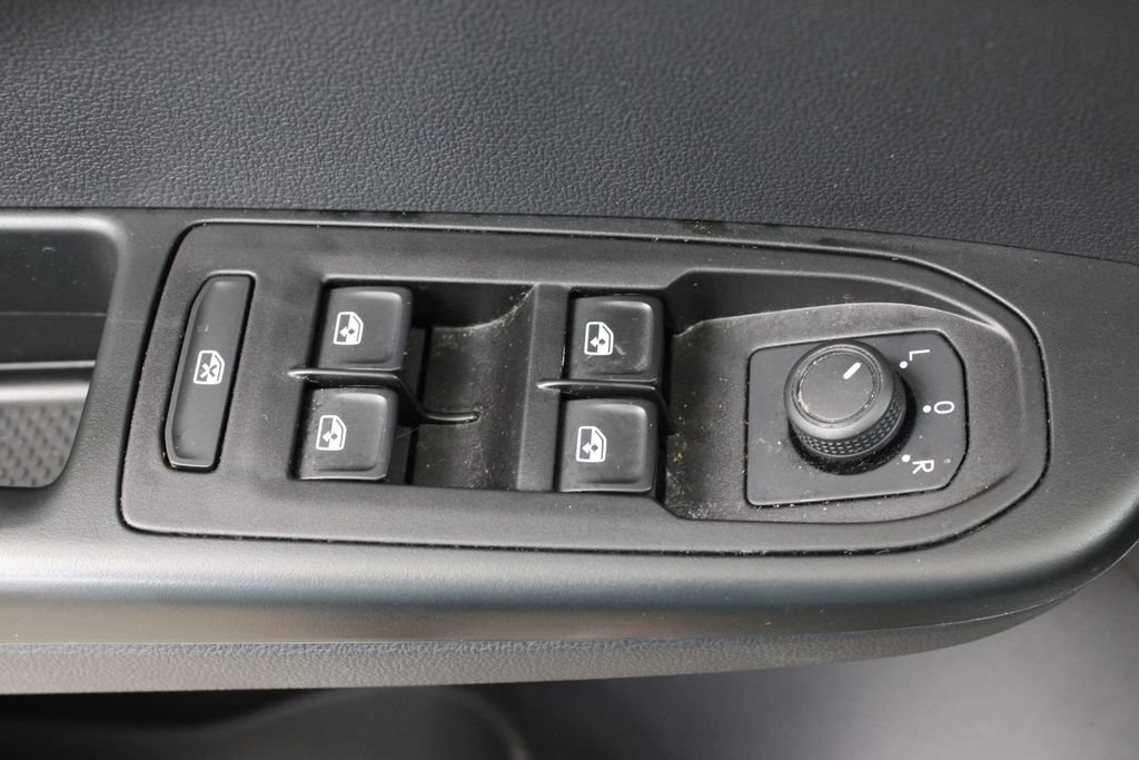 Used 2024 Volkswagen Taos S FWD image 16