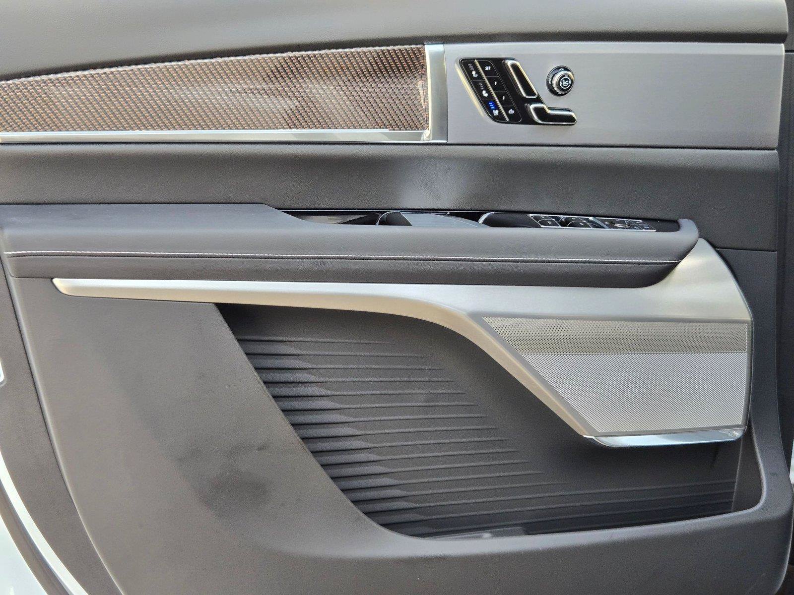 New 2027 Cadillac Vistiq Sport w/ LPO, Floor Liner Package AWD/4WD image 23