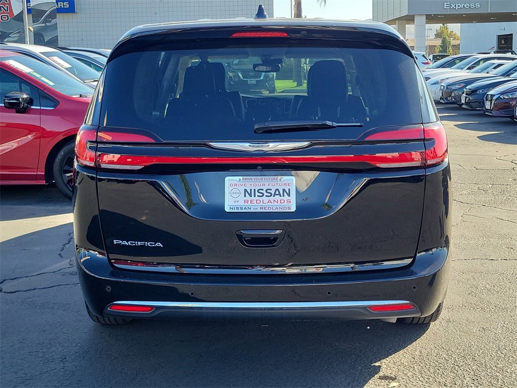 Used 2024 Chrysler Pacifica Touring-L image 34