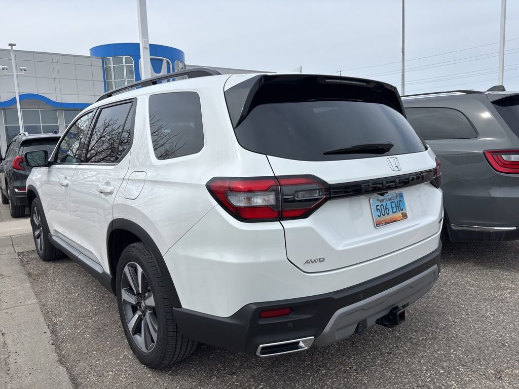 Used 2025 Honda Pilot Touring image 7