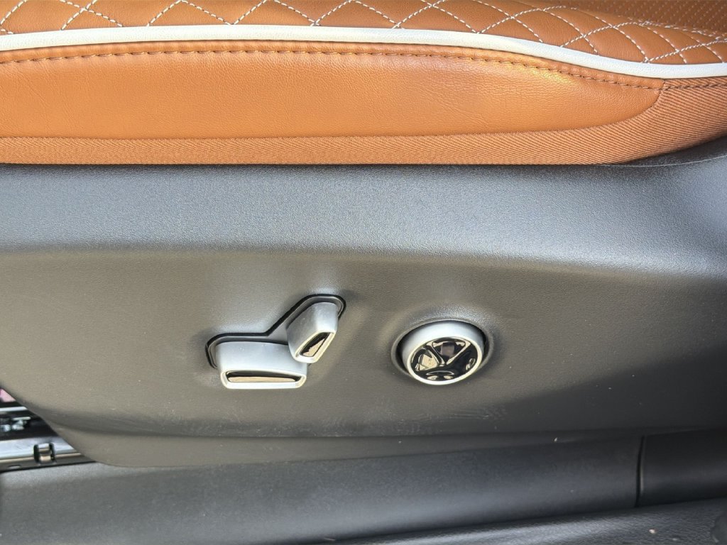 Used 2026 Chrysler Pacifica Pinnacle FWD image 14