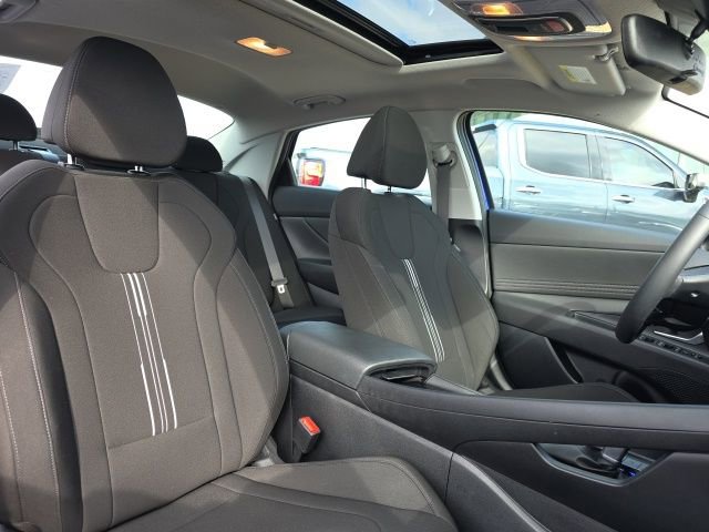 Certified 2024 Hyundai Elantra SEL w/ Convenience Package image 9