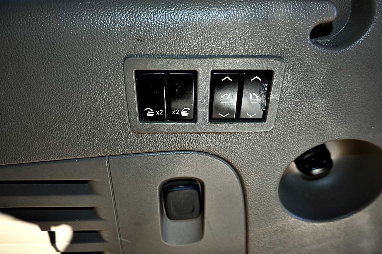 Used 2018 GMC Yukon XL SLT image 10