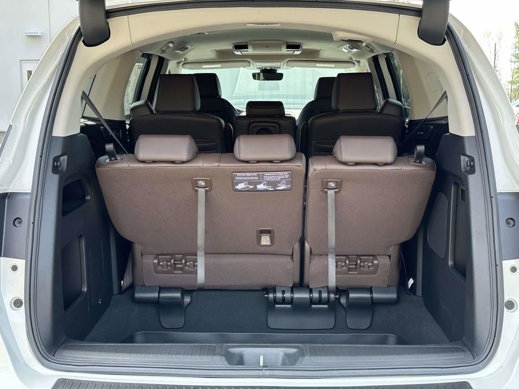 New 2026 Honda Odyssey Touring image 9
