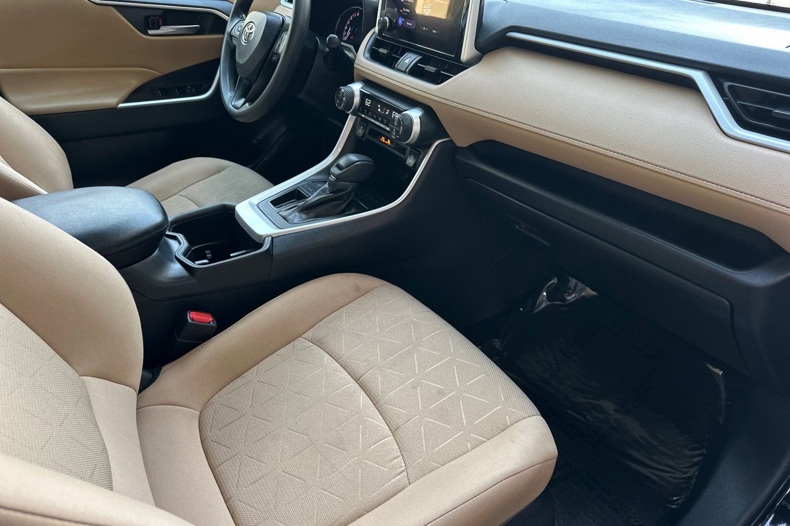 Used 2023 Toyota RAV4 XLE image 20