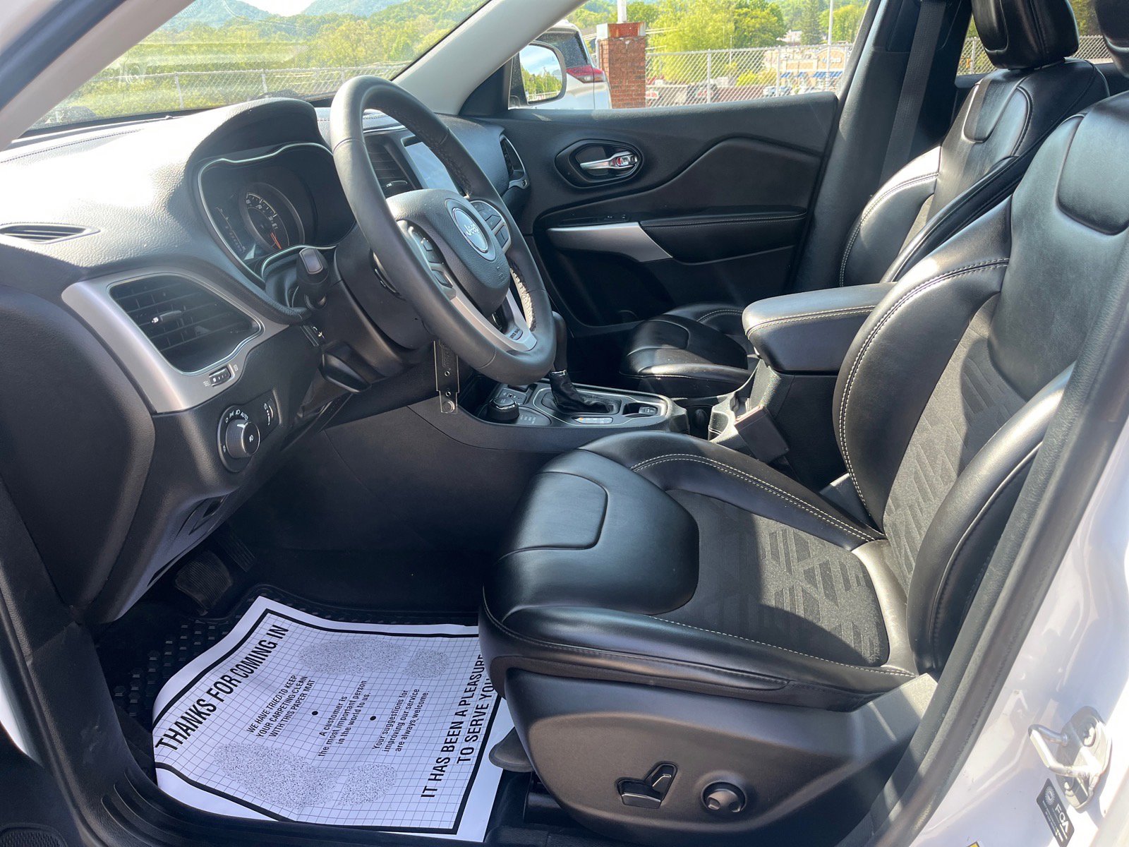 Used 2022 Jeep Cherokee Latitude w/ Sun & Sound Group AWD/4WD image 18