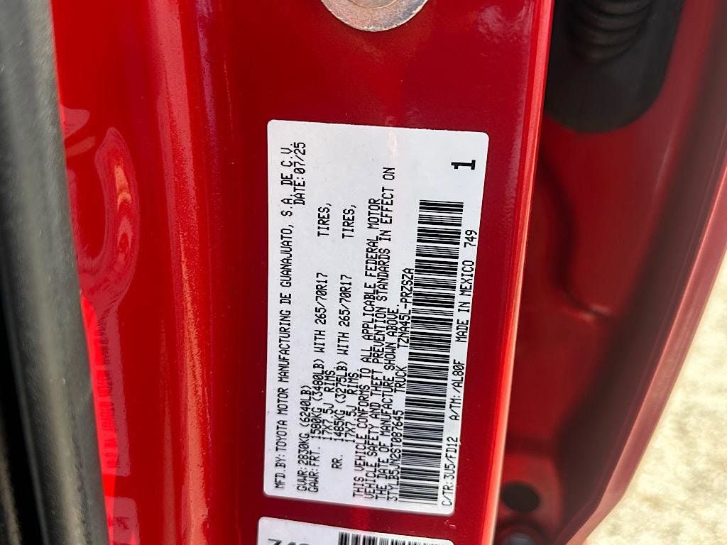 Certified 2025 Toyota Tacoma TRD Off-Road AWD/4WD image 16