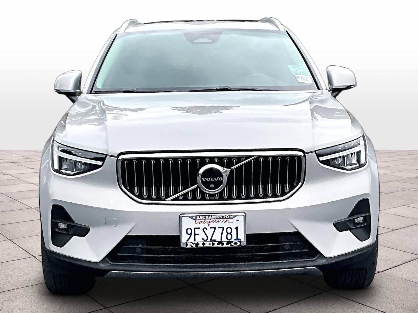 Used 2023 Volvo XC40 B5 Ultimate AWD/4WD image 3