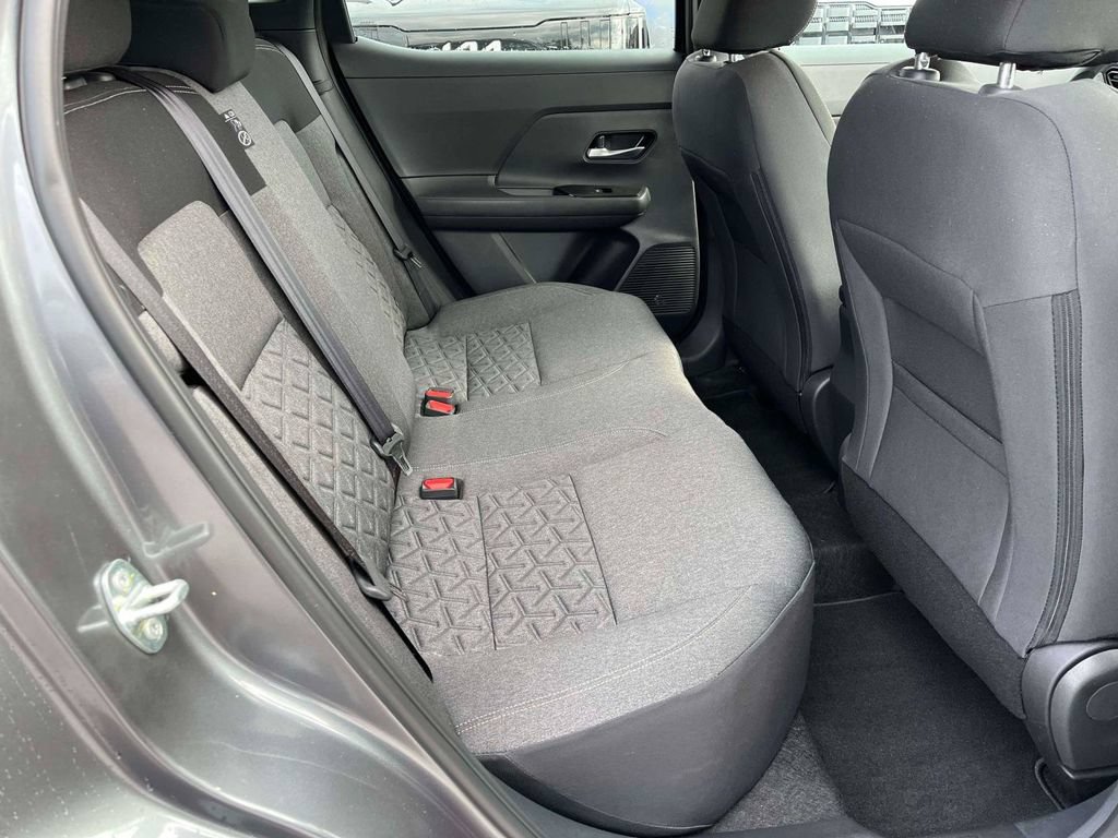 Used 2025 Nissan Kicks SV FWD image 9