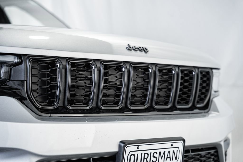 New 2025 Jeep Grand Cherokee Limited image 11