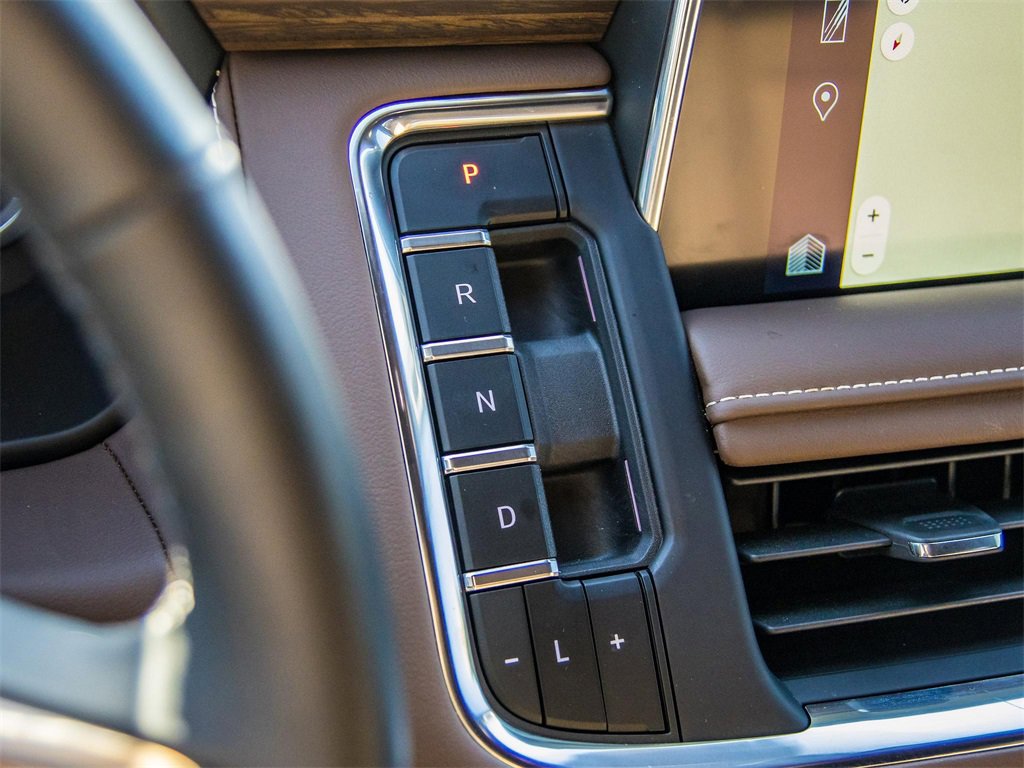 Used 2024 Chevrolet Suburban High Country image 37