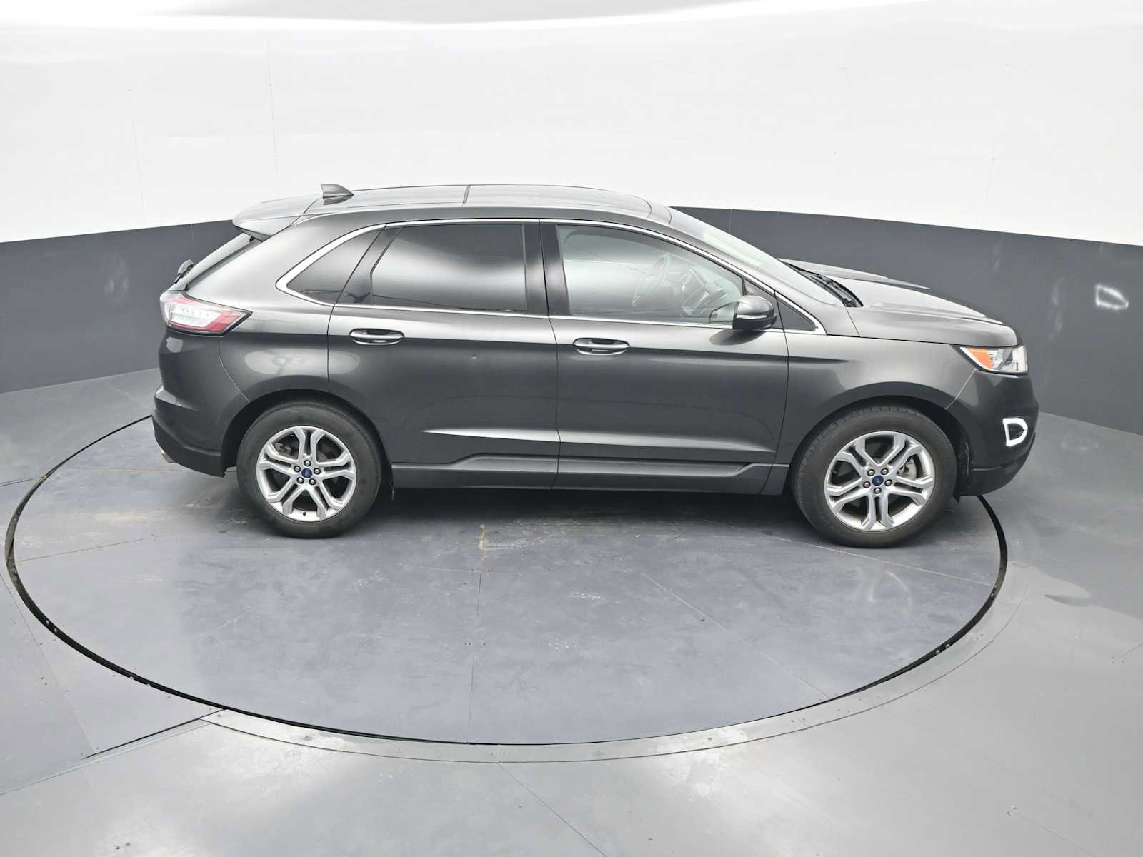 Used 2018 Ford Edge Titanium w/ Equipment Group 301A AWD/4WD image 41