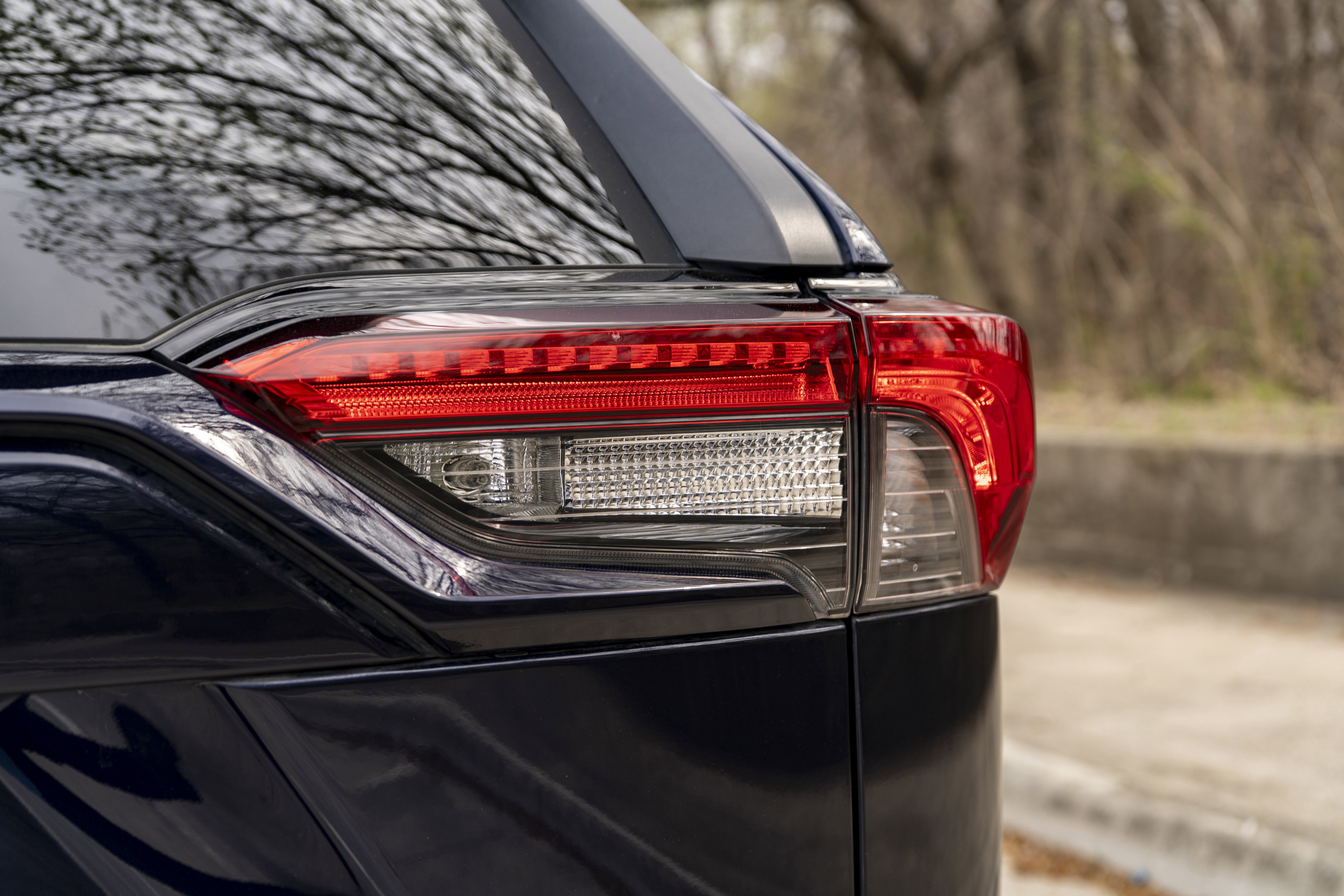 Used 2020 Toyota RAV4 XLE Premium image 13