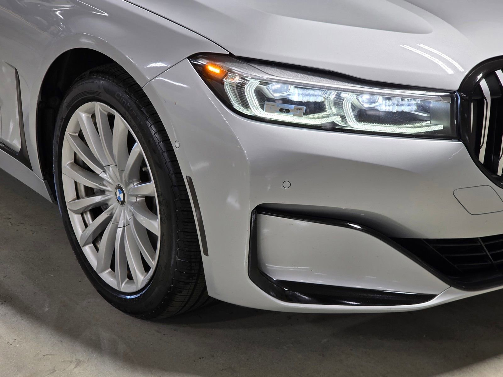 Used 2020 BMW 745e xDrive AWD/4WD image 10
