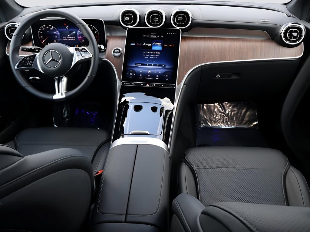 Certified 2025 Mercedes-Benz GLC 300 4MATIC image 15