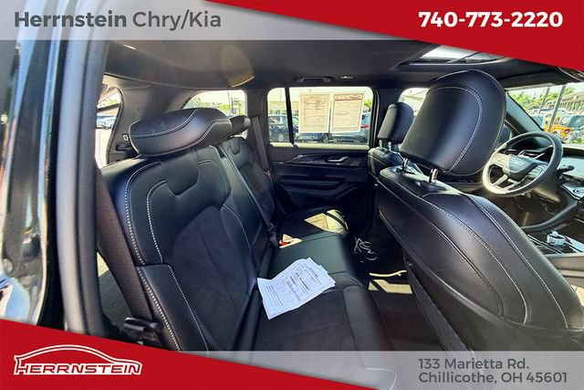 Used 2023 Jeep Grand Cherokee Altitude AWD/4WD image 22