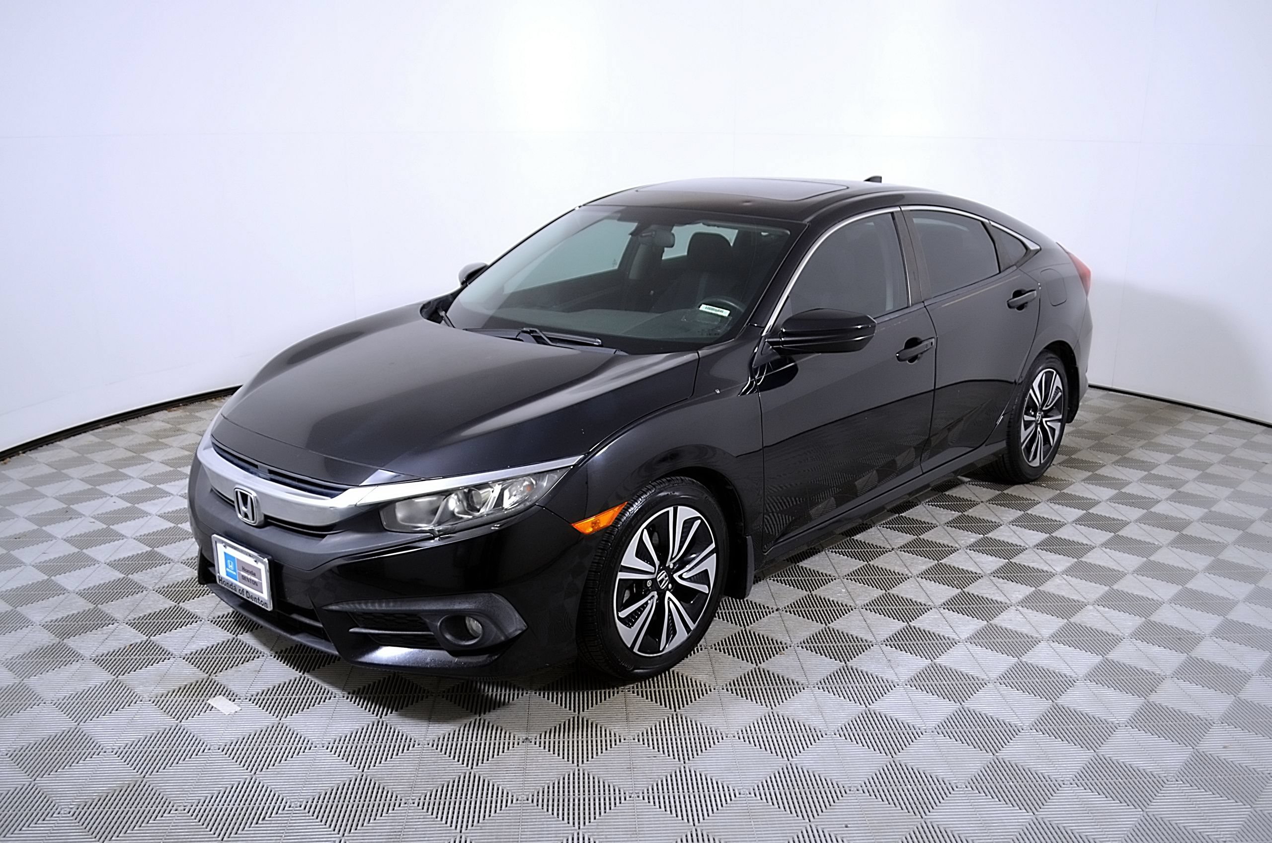 Used 2017 Honda Civic EX-T image 3