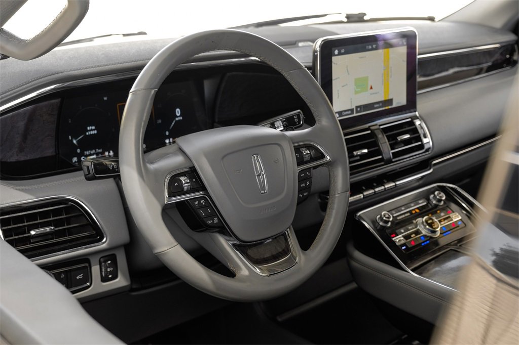 Used 2019 Lincoln Navigator Reserve image 15